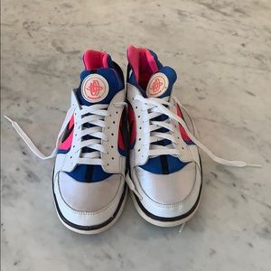 Women’s Nike Hurache sneaker size 8